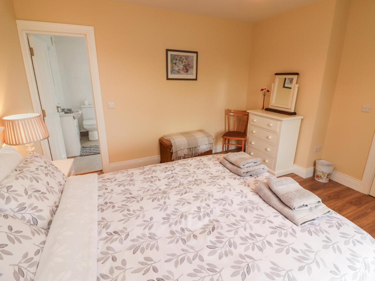 Meadow View Villa Ennis Bagian luar foto
