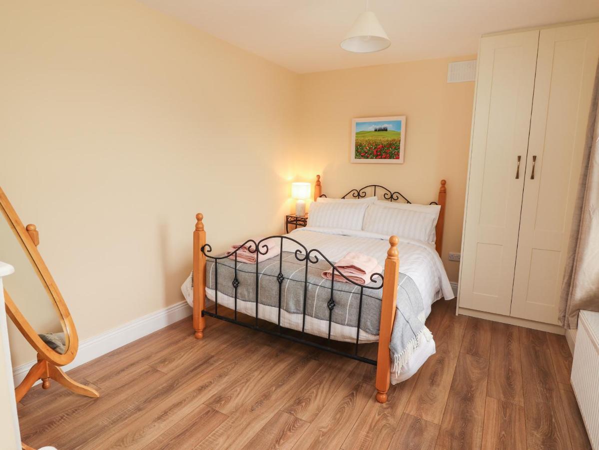 Meadow View Villa Ennis Bagian luar foto