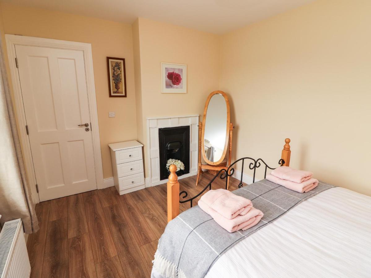 Meadow View Villa Ennis Bagian luar foto
