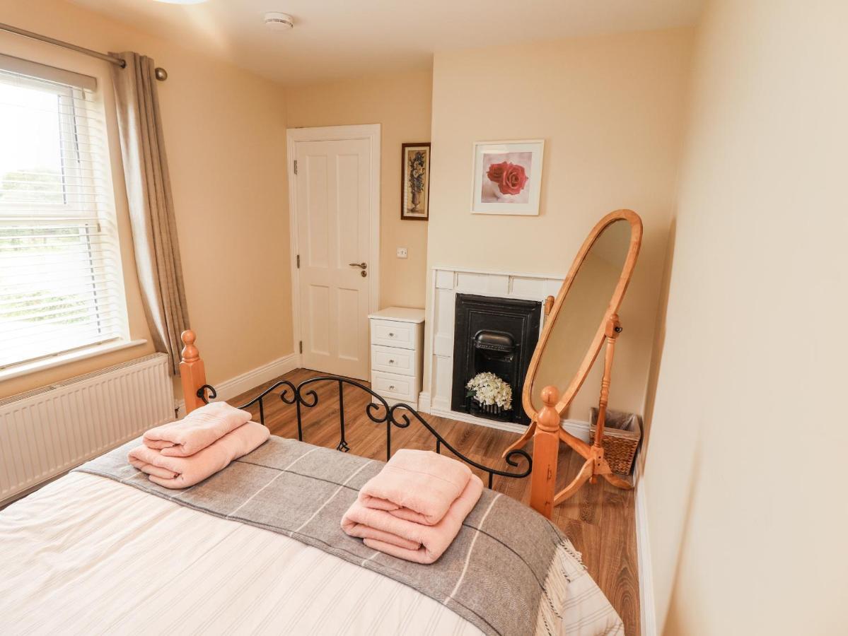 Meadow View Villa Ennis Bagian luar foto