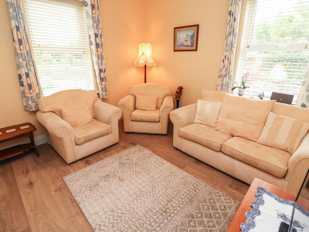 Meadow View Villa Ennis Bagian luar foto