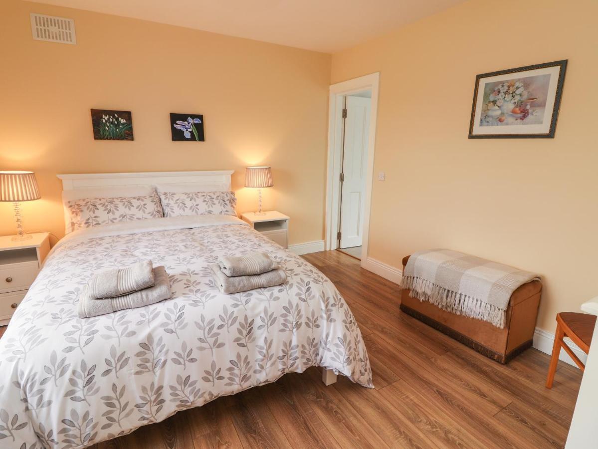 Meadow View Villa Ennis Bagian luar foto