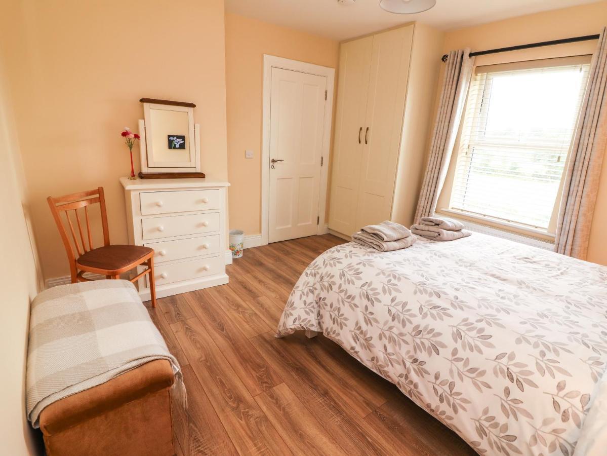 Meadow View Villa Ennis Bagian luar foto