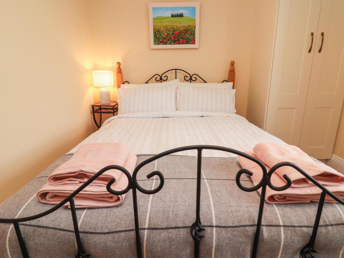 Meadow View Villa Ennis Bagian luar foto