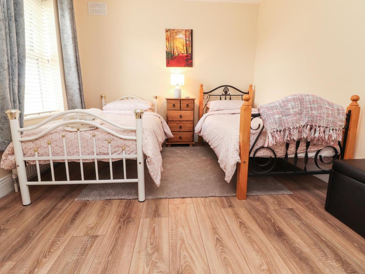Meadow View Villa Ennis Bagian luar foto